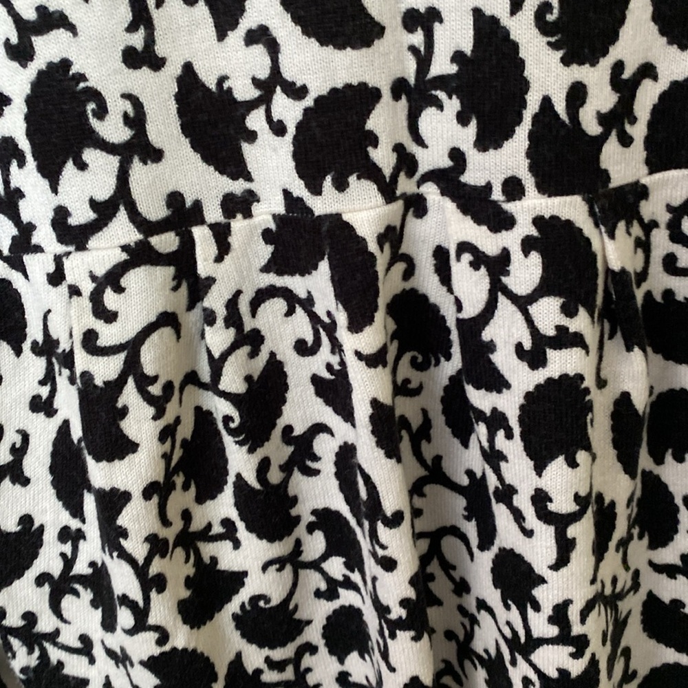 Delia’s sweater - Picture 9 of 9
